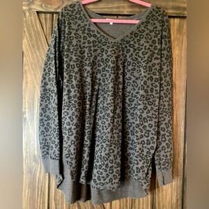 Oversized Z Supply top in black/ grey leopard print